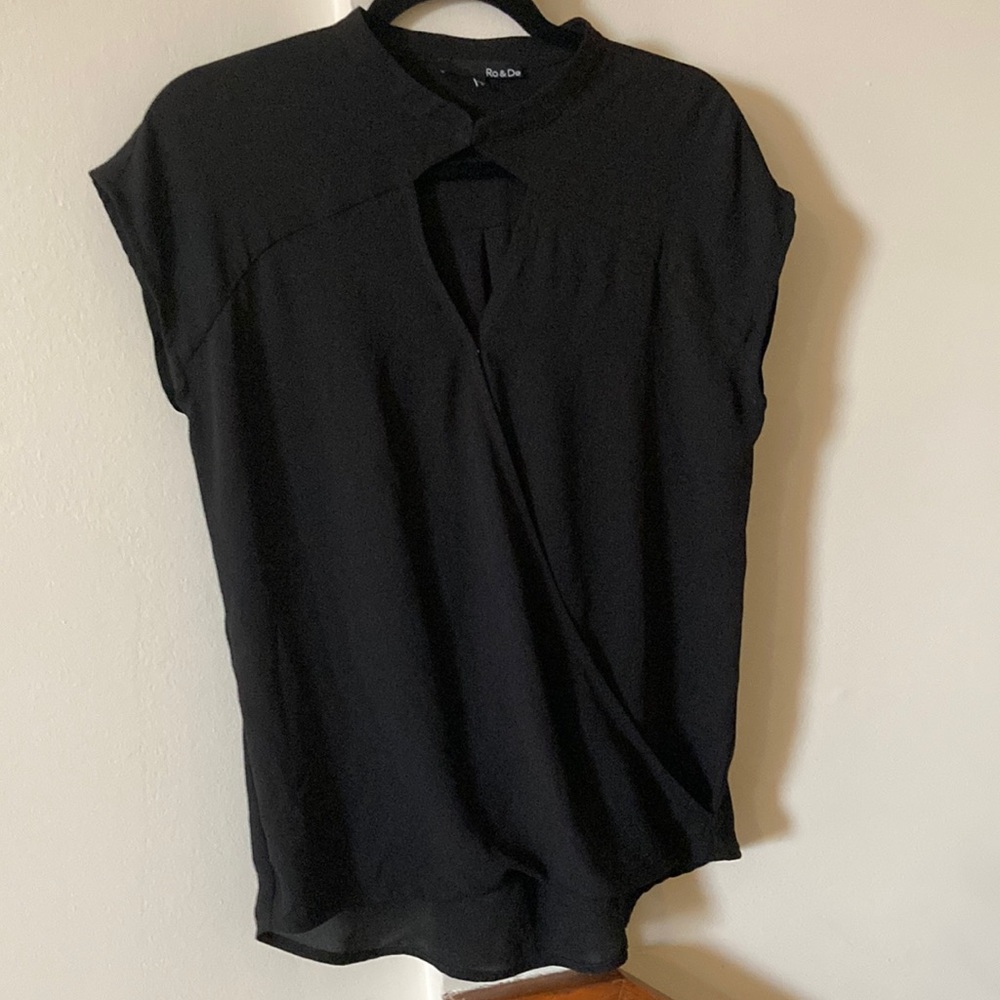 Ro & De keyhole semi-sheer, wrap black snap blouse